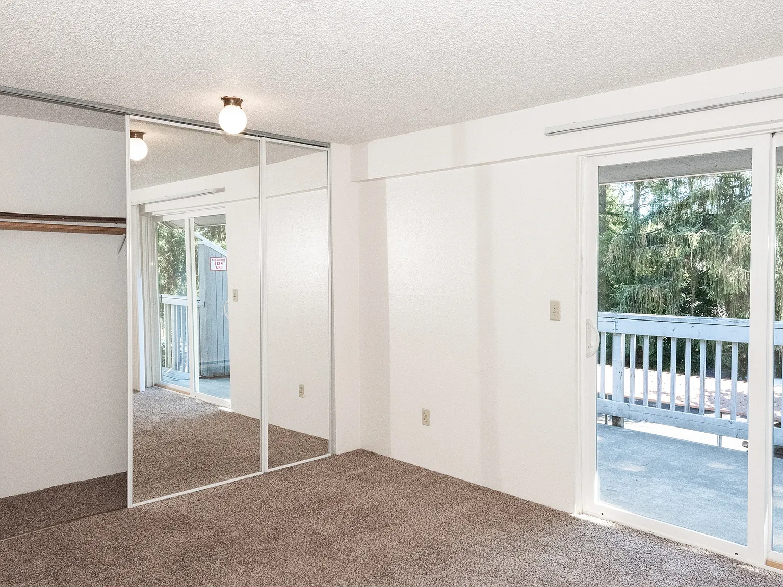 Hallmark Apartments — Photo 4