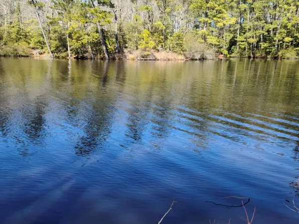 5 Greenwood Beach Rd, Heathsville, VA 22473