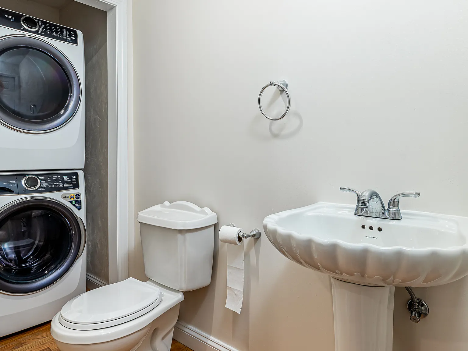 3 bed, 1160 sqft, $3,950 — Photo 3