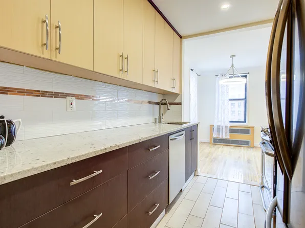 100-25 Queens Boulevard image 17 of 40