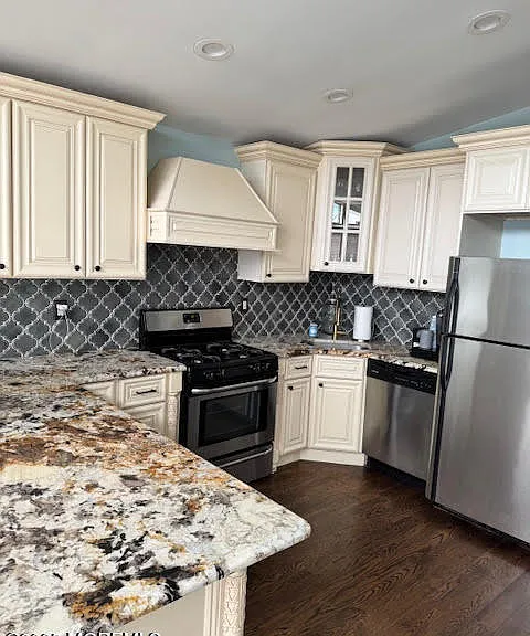 328 Maria Dr — Photo 4