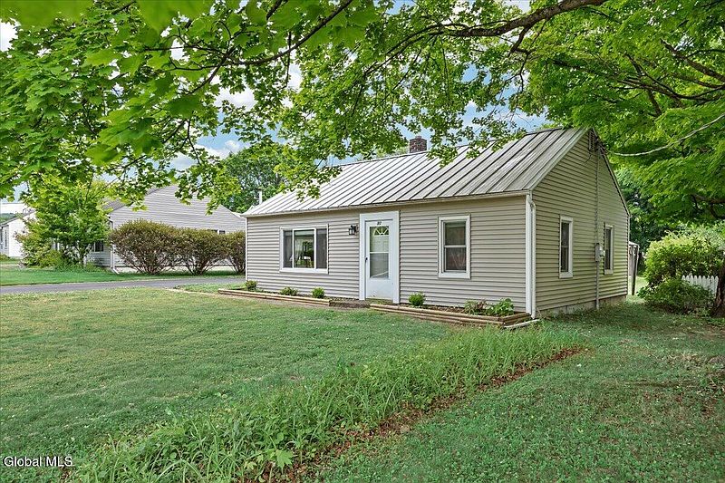 4th image of 10 Westbrook Drive