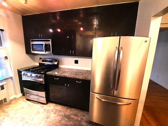 3rd image of 2229 Knapp St #3J