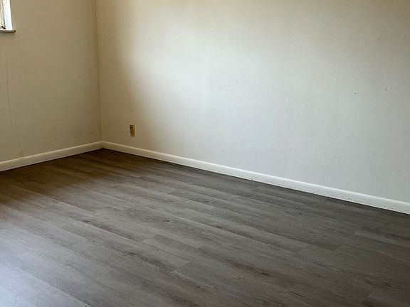 4th image of 100 Woodland Rd #4