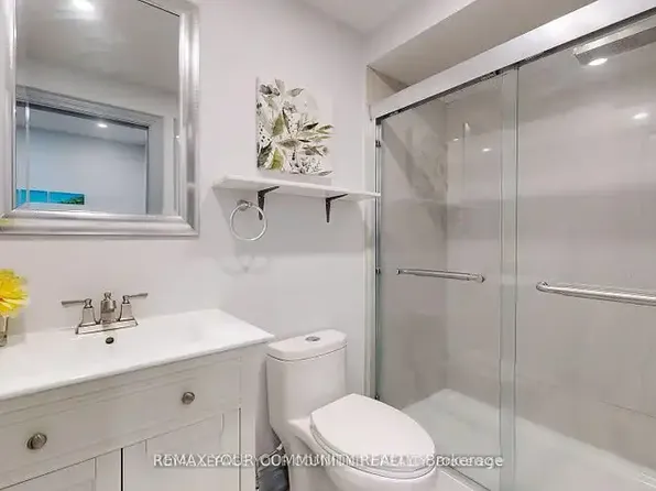 586 Parliament St #1A, Toronto, ON M4X 1P8