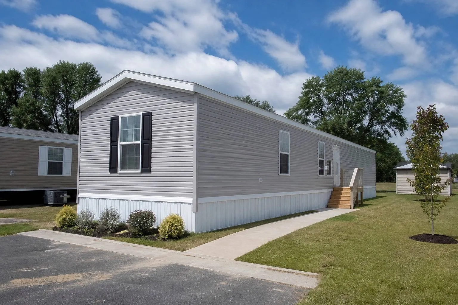 3 bed, 2.0 bath, 1056 sqft, $1,225 — Photo 1