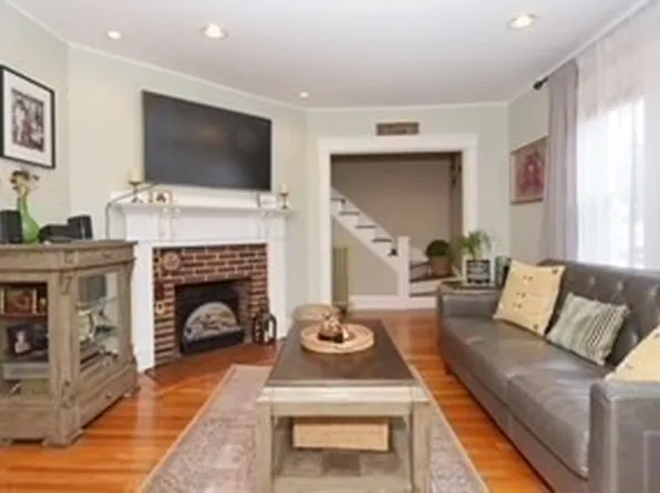 67 Fernwood Ave, Lynn, MA 01904