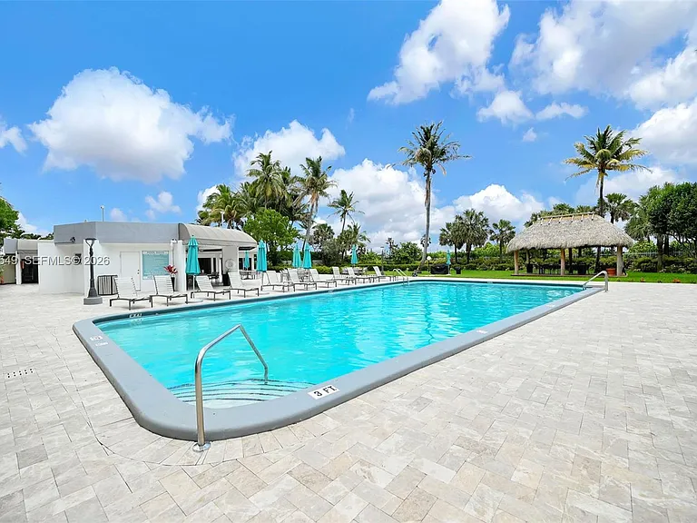 2401 Collins Ave #504 — Photo 31