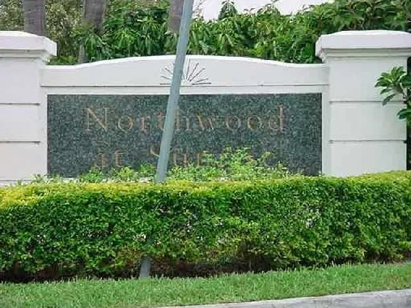 2776 N Nob Hill Rd, Sunrise, FL 33322