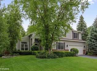 2111 Fieldcrest Dr, Mundelein, IL