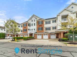 15251 Royal Crest Dr APT 307, Haymarket, VA 20169