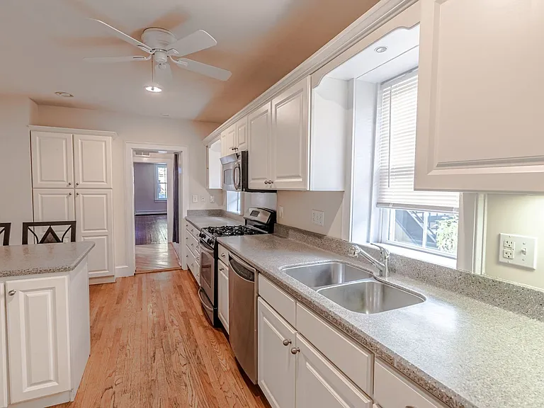 833 S Bond St — Photo 11