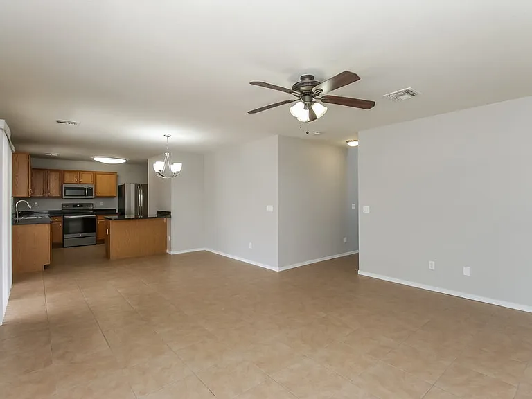 491 E Christopher St — Photo 5