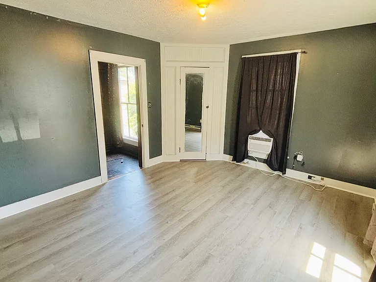 220 E Main St — Photo 11