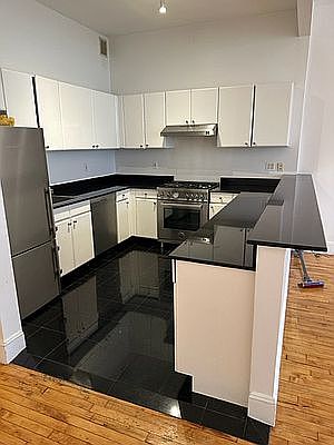 3rd image of 17 Park Pl APT 3