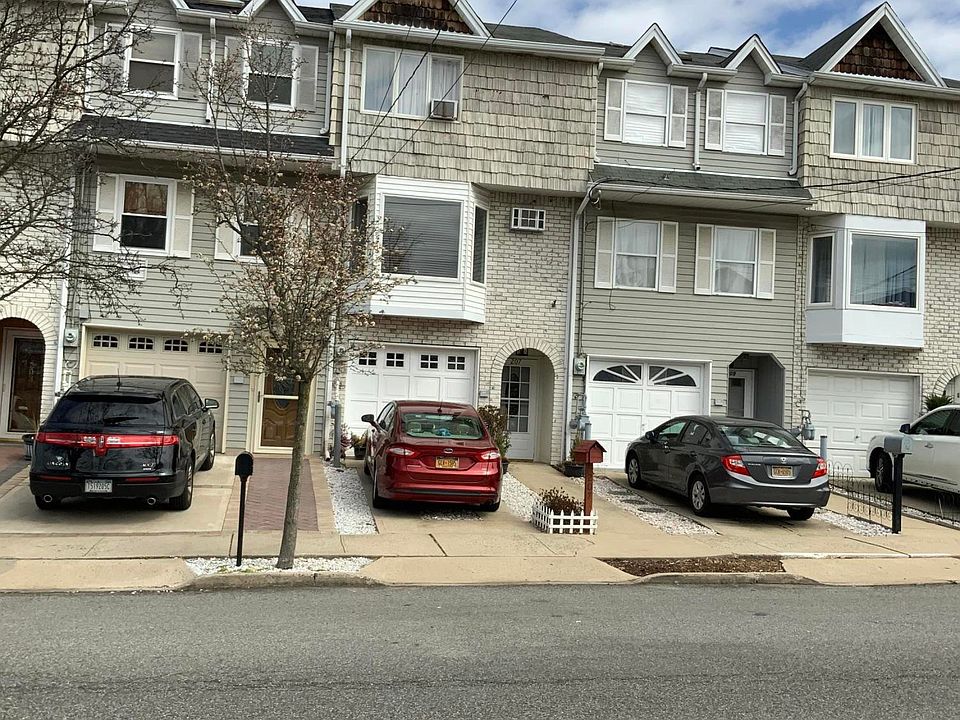 2nd image of 207 Slater Blvd
