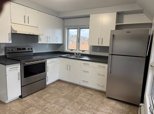 608 W 4th St #2, Duluth, MN 55806