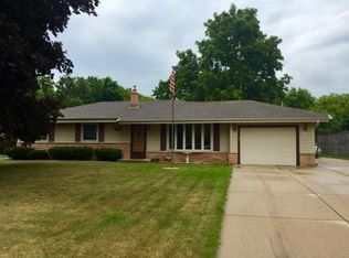 N62W23896 Sunset Dr, Sussex, WI 53089