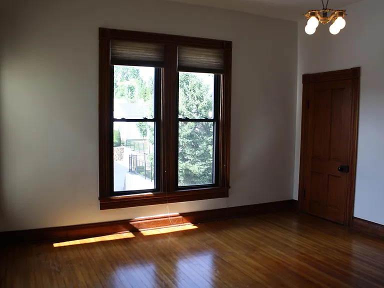 532 N Walnut St — Photo 13