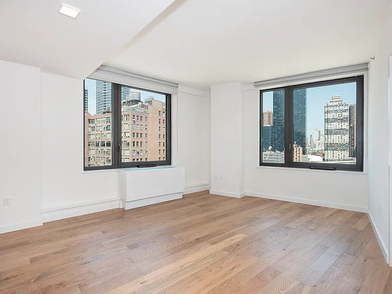 411 W 35th St #10W — Photo 2