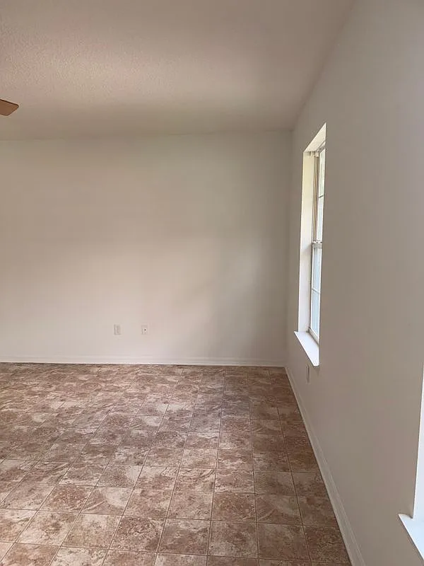3 bed, 2.0 bath, 1628 sqft, $1,600 — Photo 4