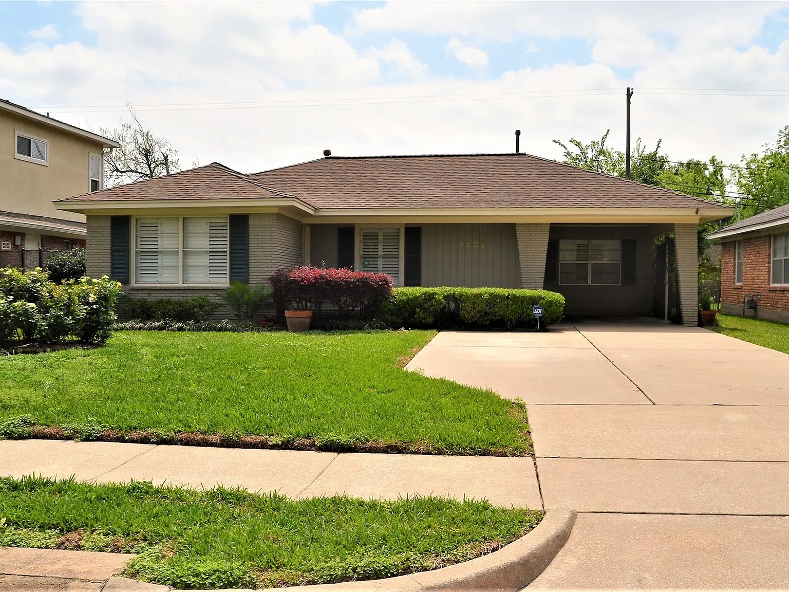 4 bed, 2.0 bath, 1710 sqft, $2,600 — Photo 2