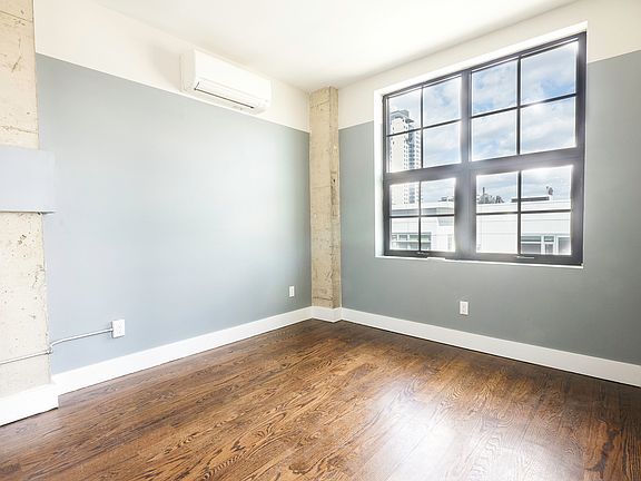 4th image of 61 Metropolitan Ave #613