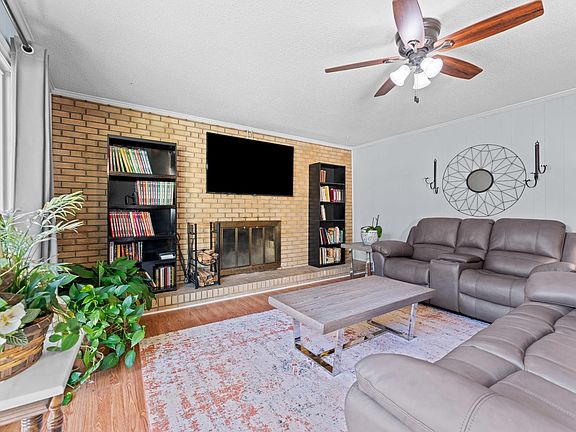 5th image of 201 Eastview Dr