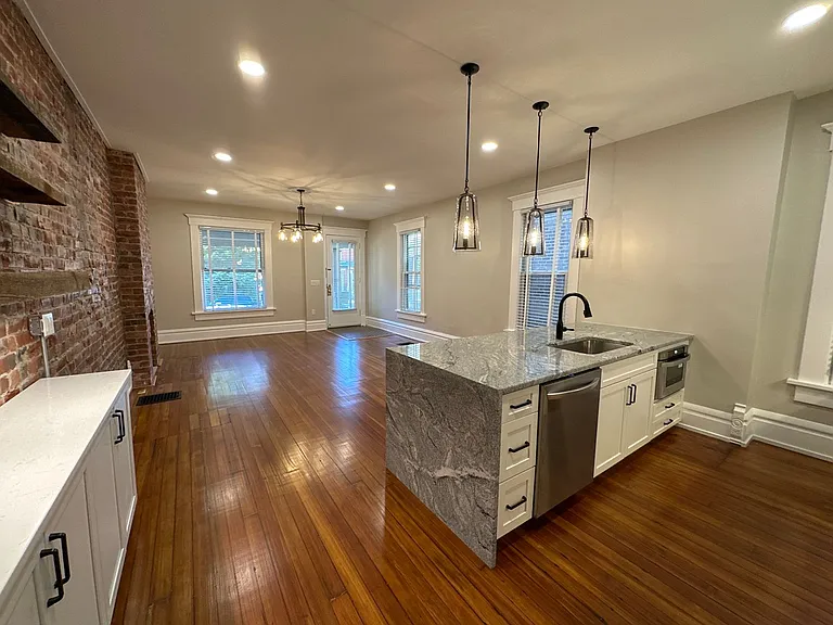 Dennison Ave 866-868 CR — Photo 8