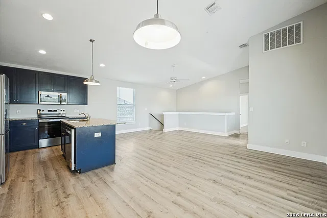 3 bed, 3.0 bath, 2752 sqft, $1,695 — Photo 4