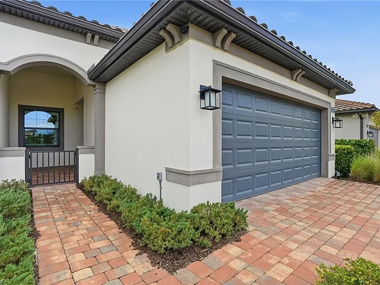 12361 Canal Grande Dr — Photo 2