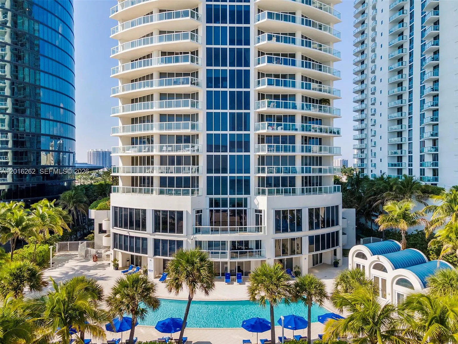 Millennium Condo — Photo 2