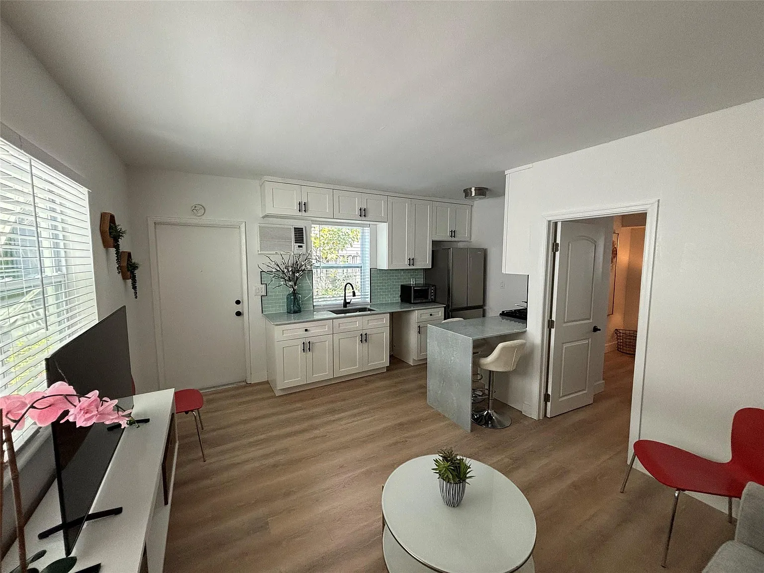 1 bed, 1.0 bath, 700 sqft, $2,195 — Photo 3