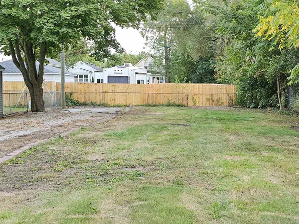 1105 Bacon St, Monroe, MI 48161