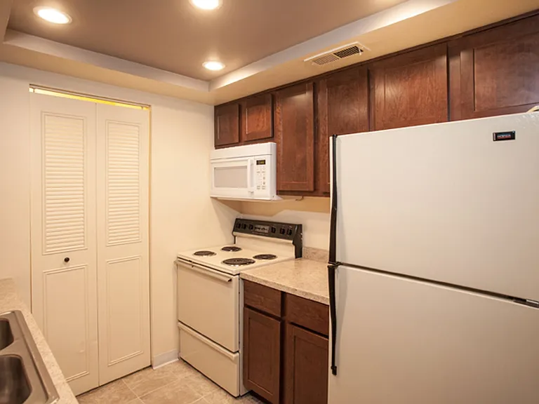 Autumn Creek Apartment Homes — Photo 15