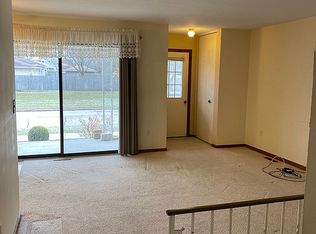 647 Carriage Ln, Jenison, MI 49428