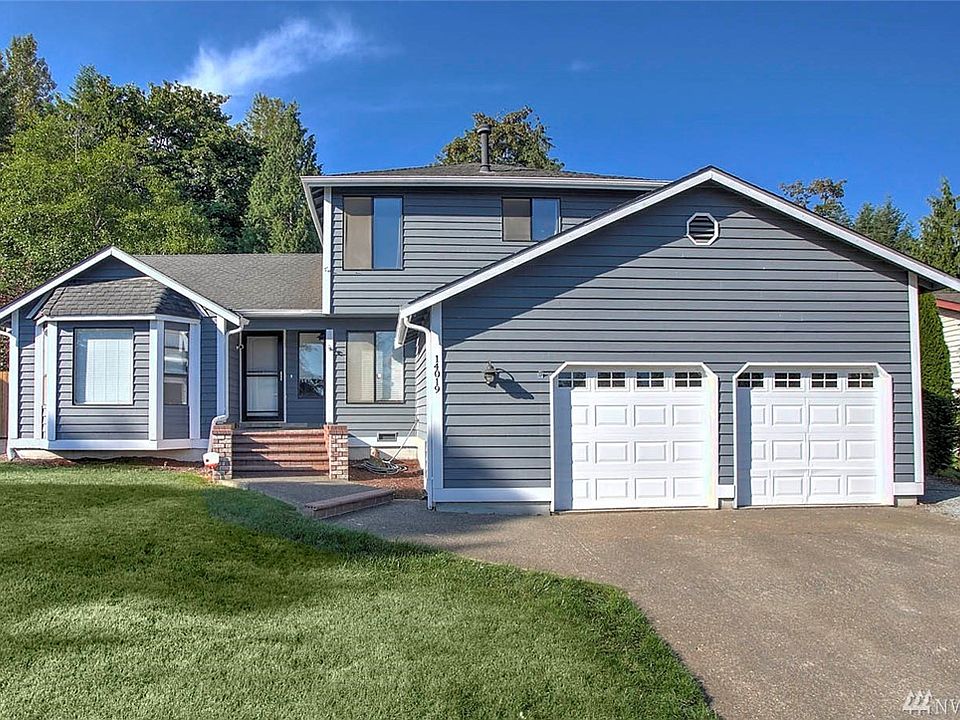 Welcome home to Maple Ridge Estates. This beautiful 4 bedroom 3 bath home boasts vaulted ceilings, white panel doors & trim, gleaming floors & new carpet throughout. The open floorplan is perfect for entertaining. The lovely kitchen features solid surface counters, dark cabinets, a breakfast bar & stainless steel finishes. The main floor offers a formal living and dining room with vaulted ceilings, family room open to the informal dining area & kitchen, plus a 4th bedroom that can be an office or den. Upstairs, delight in the master bedroom with remodeled ensuite bath & walk-in closet, in addition to two more guest rooms and a full bath. The backyard is secluded and beautifully maintained, encouraging you to extend your living space outdoors. Perfectly located for the commuter with easy access to all freeways, SeaTac Airport, hospital, major retail, dining and business hubs.