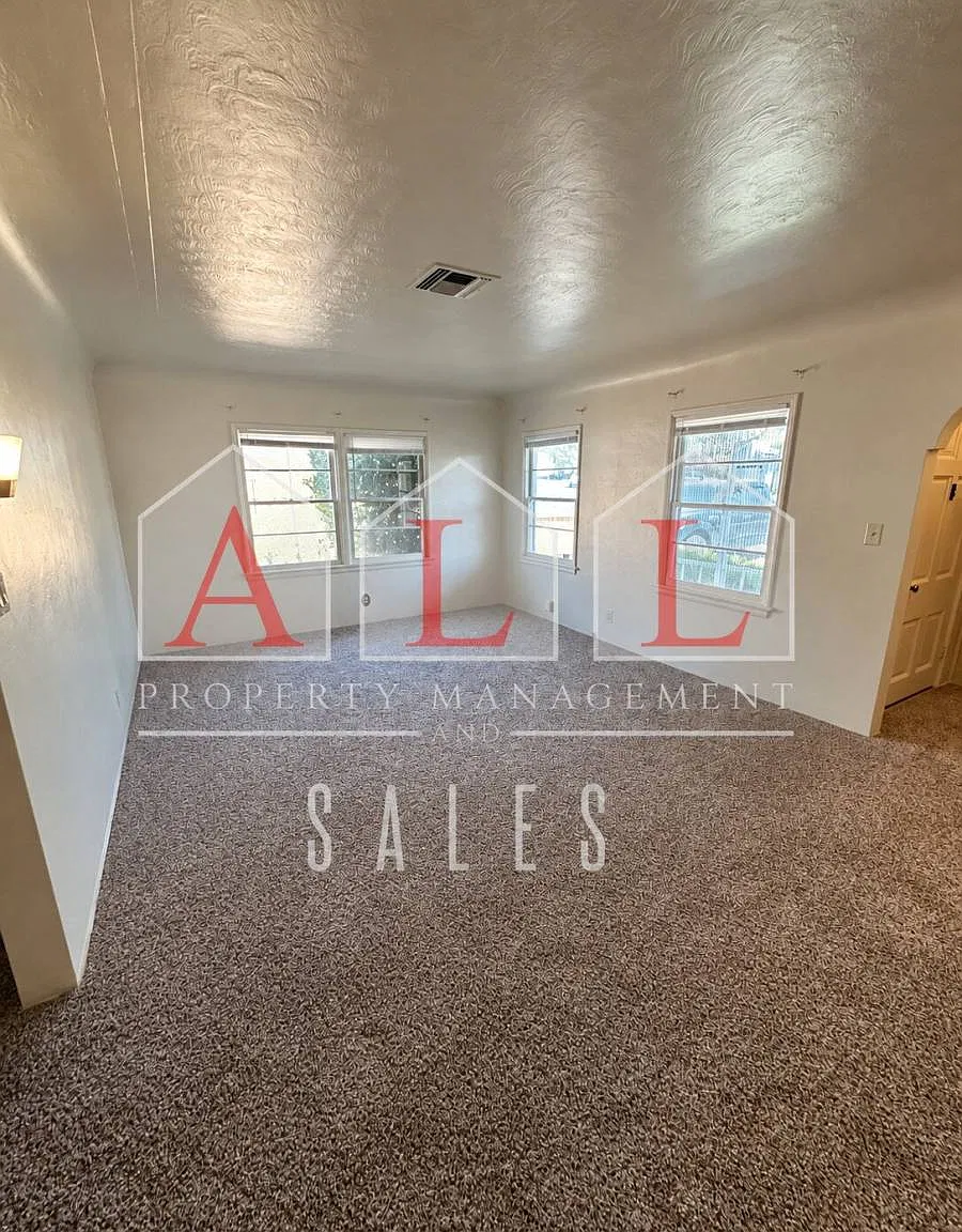 2520 La Siesta Dr in Bakersfield, CA 93305 — Photo 3