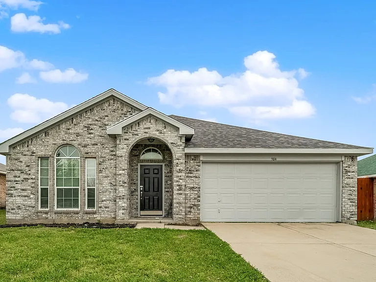 904 Nancy Dr — Photo 1