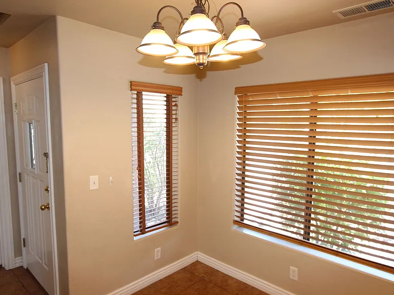 1535 E Payton Way — Photo 4