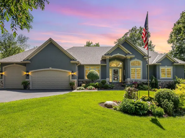 490 Carriage Ln, Hudson, WI 54016