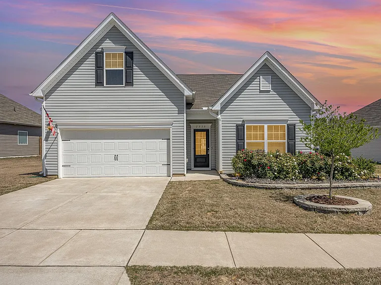 1313 London Meadow Way — Photo 2