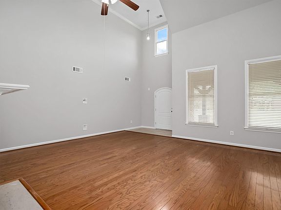 4th image of 2402 Abbeyglen Cir