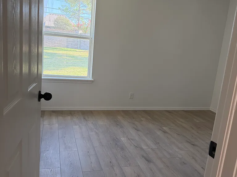 2709 W Imperial St — Photo 12