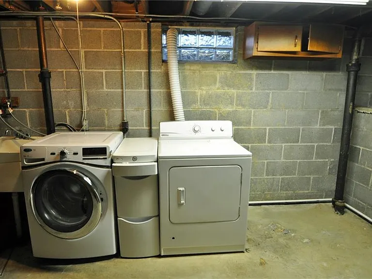 340 Plymouth Dr — Photo 24
