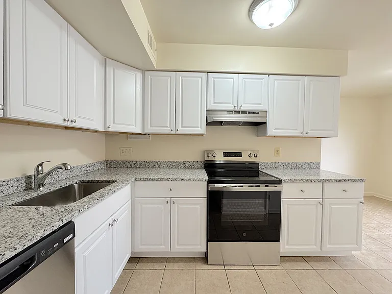 4513 Logsdon Dr — Photo 7