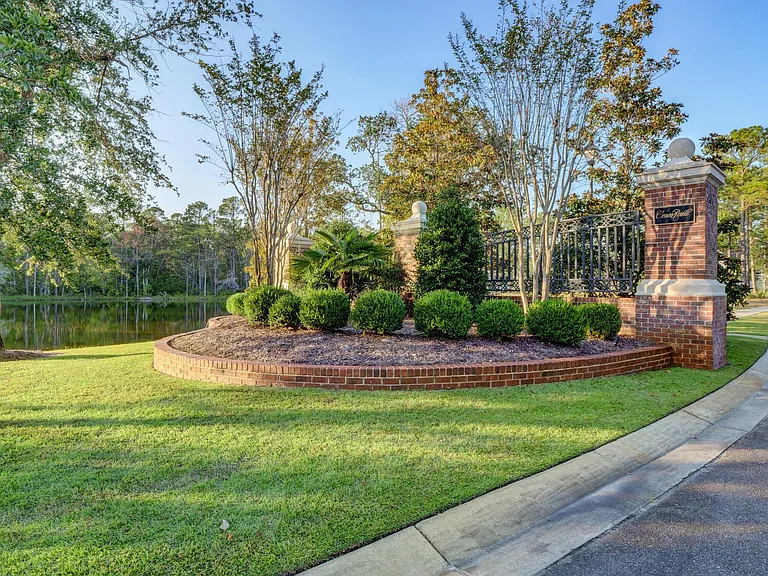 651 Crown Pointe Dr — Photo 46