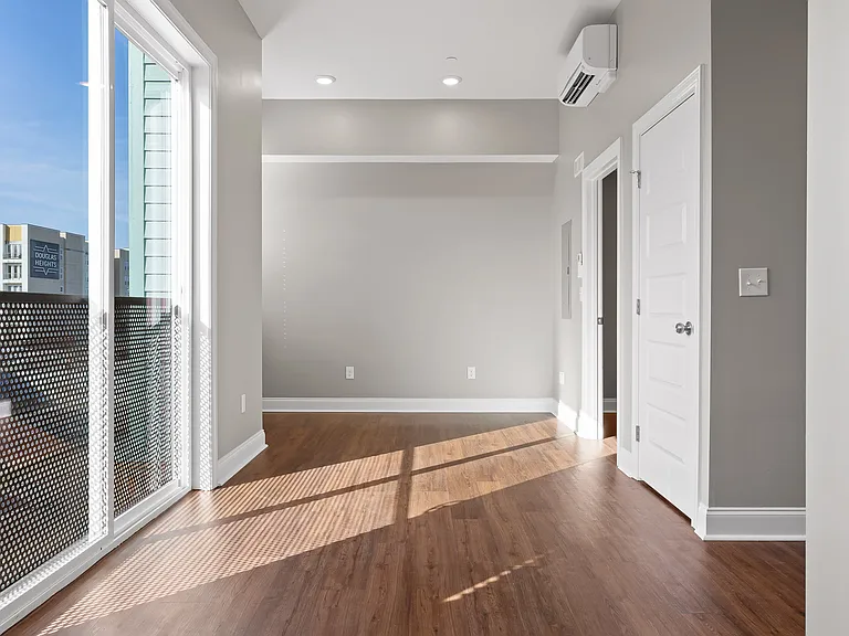 621 E MLK — Photo 5
