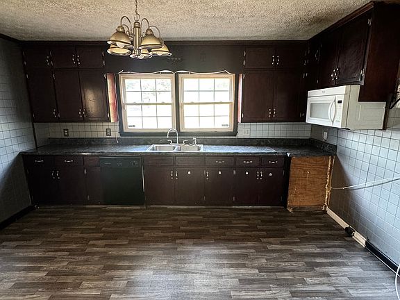 3rd image of 725 Parkway Dr
