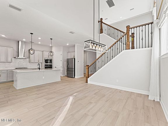 4th image of 10761 AVENTURA Drive